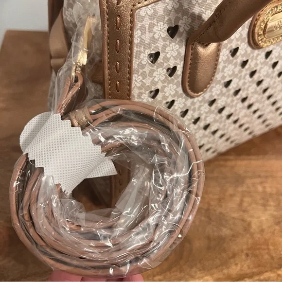 BRANGIO ITALIAN HANDBAG LEATHER HEARTS FLOWERS SHINY CROSSBODY STRAP HANDLES - Picture 15 of 15